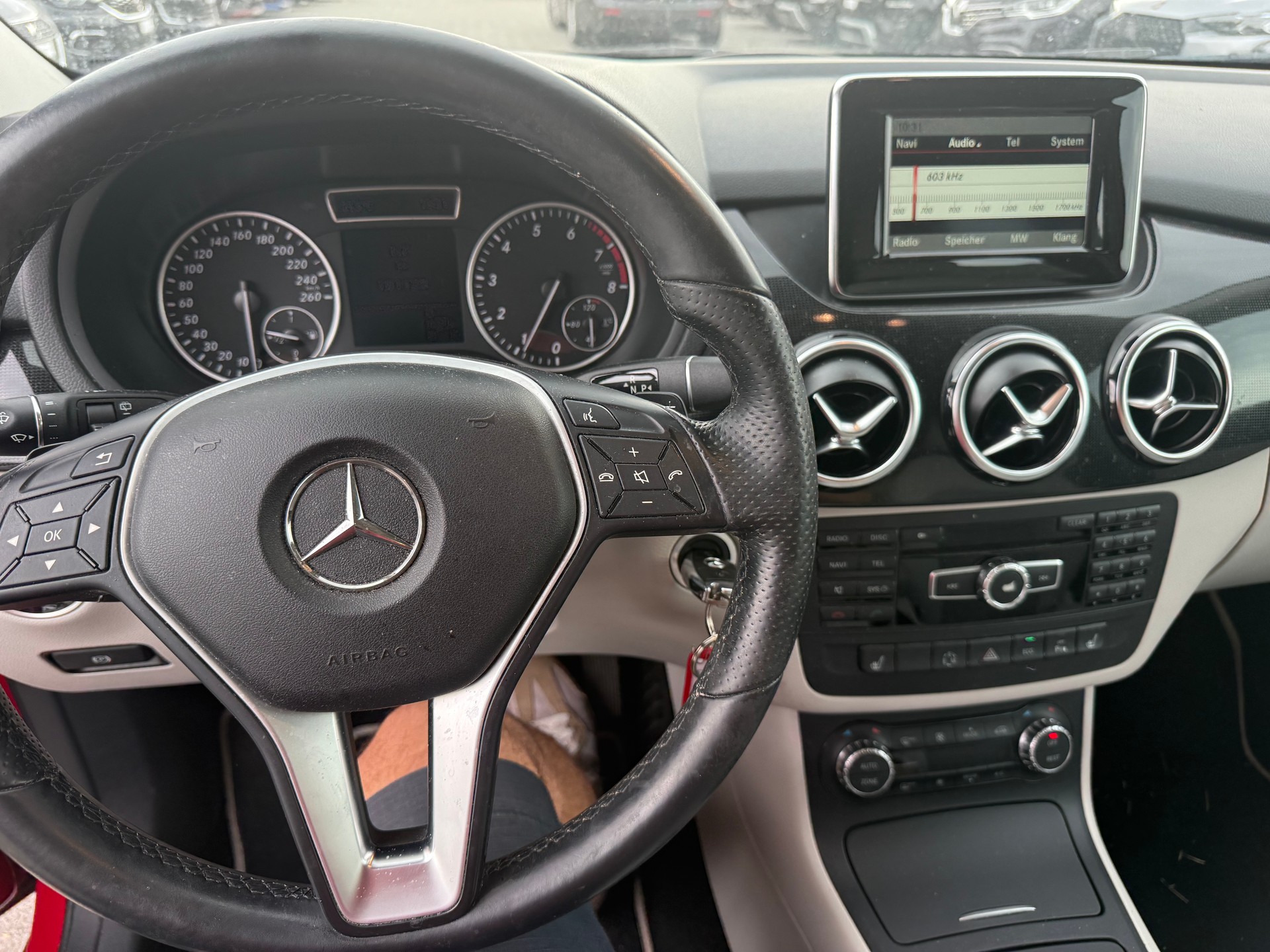 MERCEDES-BENZ B 220 4Matic 7G-DCT-image-21