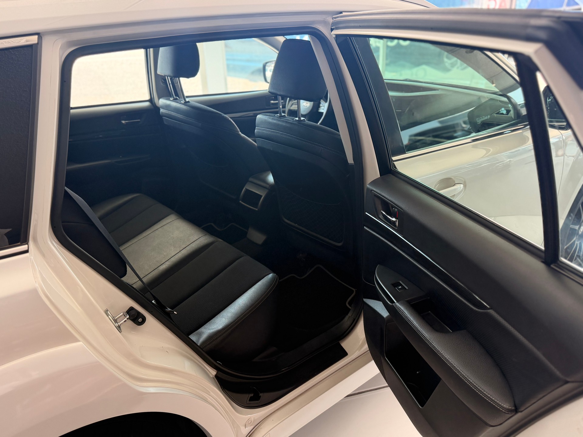 SUBARU Outback 2.0D SWISS EDITION AWD Lineartronic-image-15