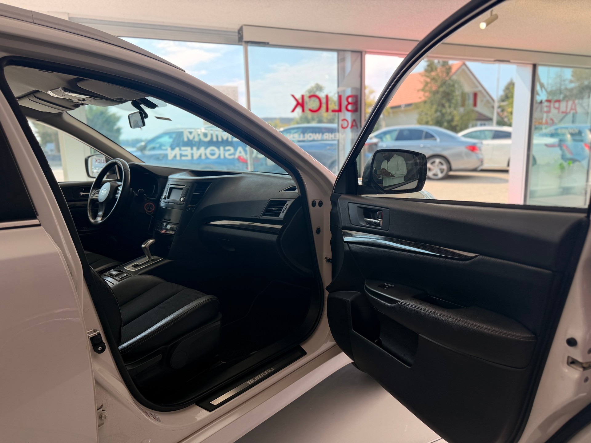 SUBARU Outback 2.0D SWISS EDITION AWD Lineartronic-image-16