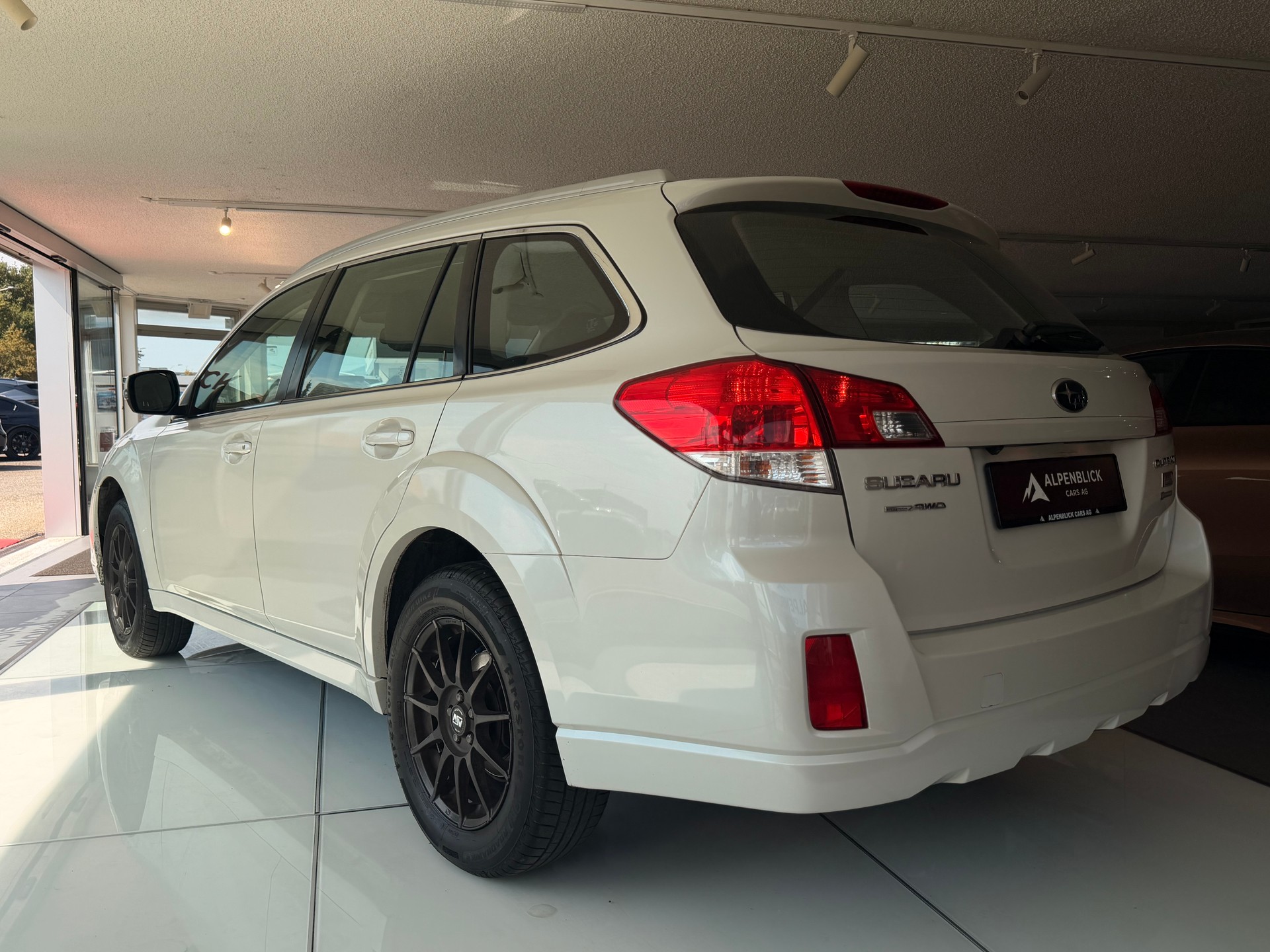 SUBARU Outback 2.0D SWISS EDITION AWD Lineartronic-image-8