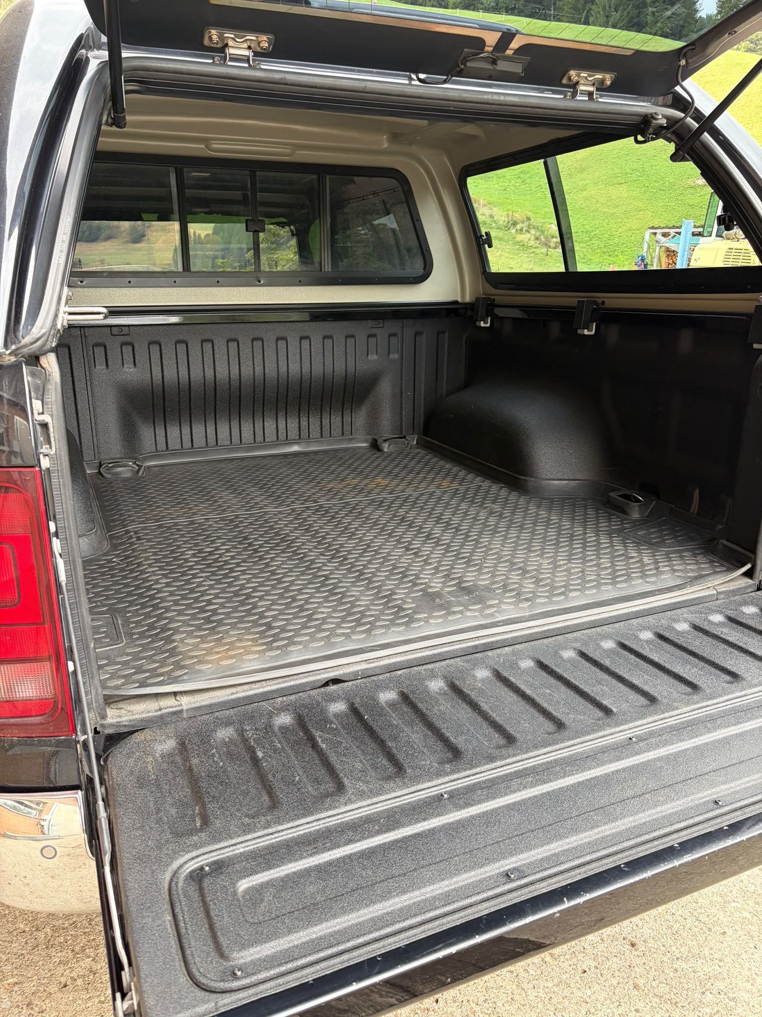 VW AMAROK-image-15