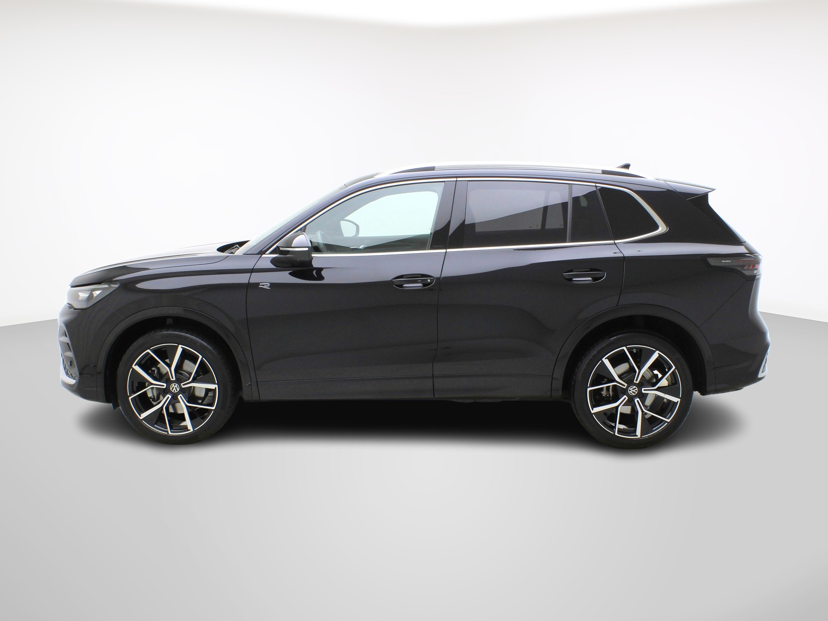 VW Tiguan 2.0 TSI DSG R-Line 4Motion-image-2