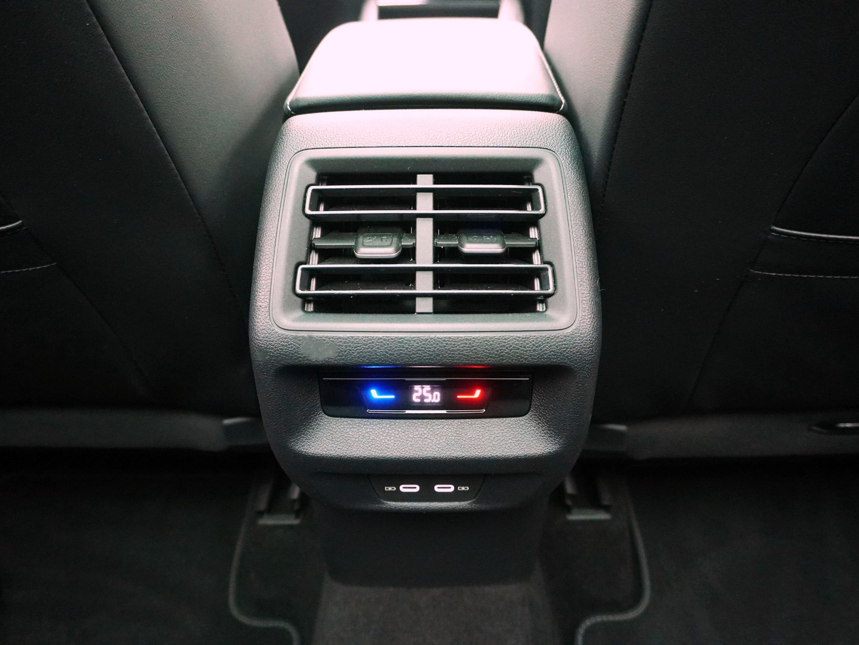 VW Tiguan 2.0 TSI DSG R-Line 4Motion-image-11