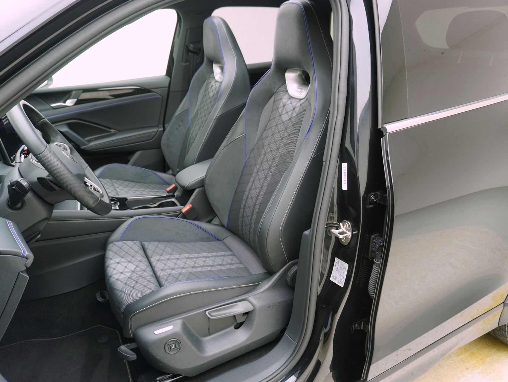 VW Tiguan 2.0 TSI DSG R-Line 4Motion-image-8