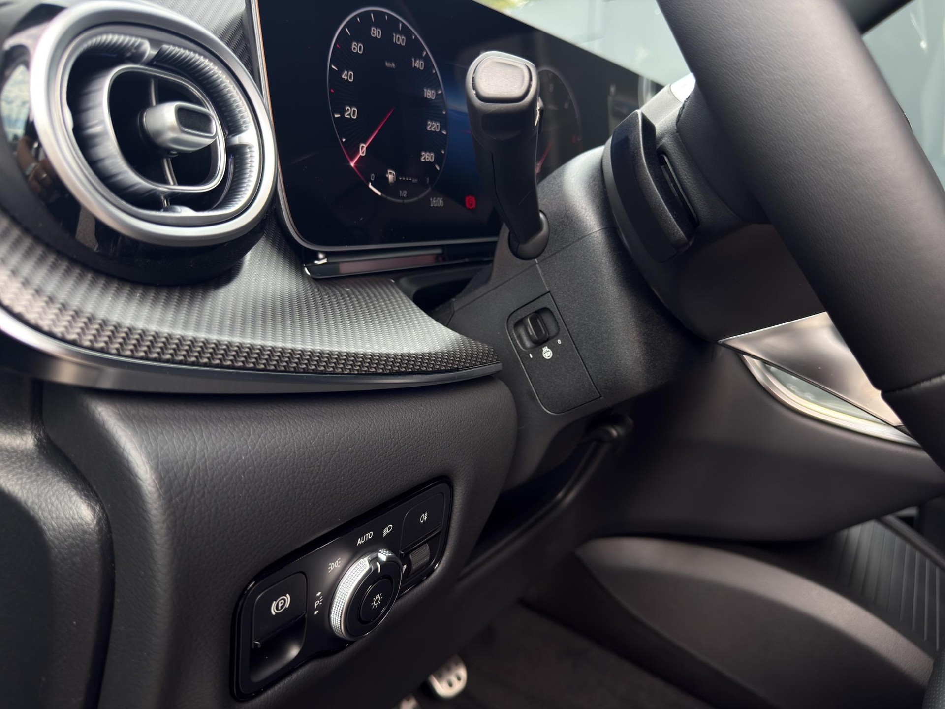 MERCEDES-BENZ V 300 d Exclusive lang Van-image-24