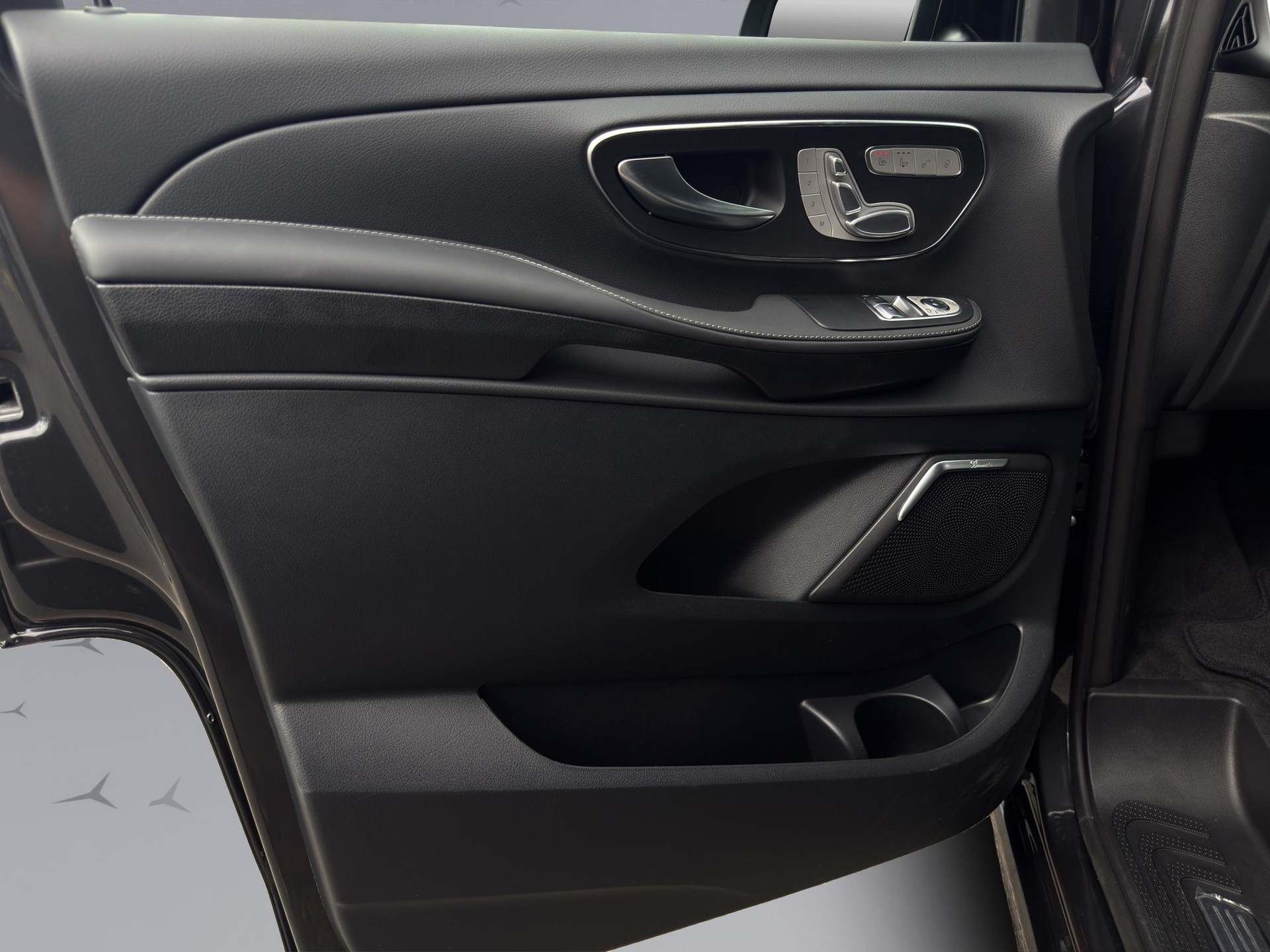 MERCEDES-BENZ V 300 d Exclusive lang Van-image-21