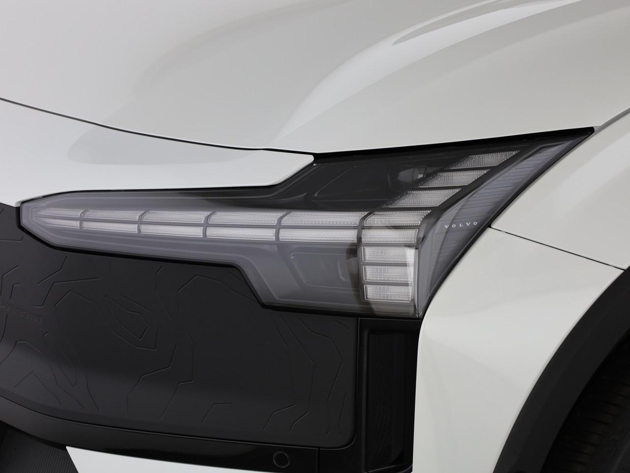 VOLVO EX30 CC P8 Ultra AWD-image-15
