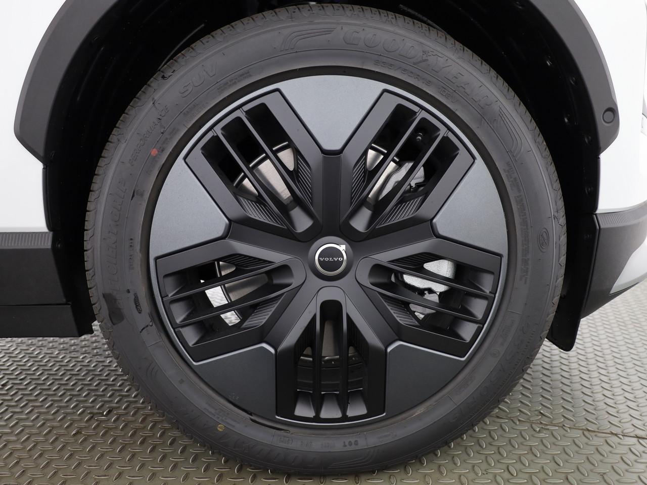 VOLVO EX30 CC P8 Ultra AWD-image-5
