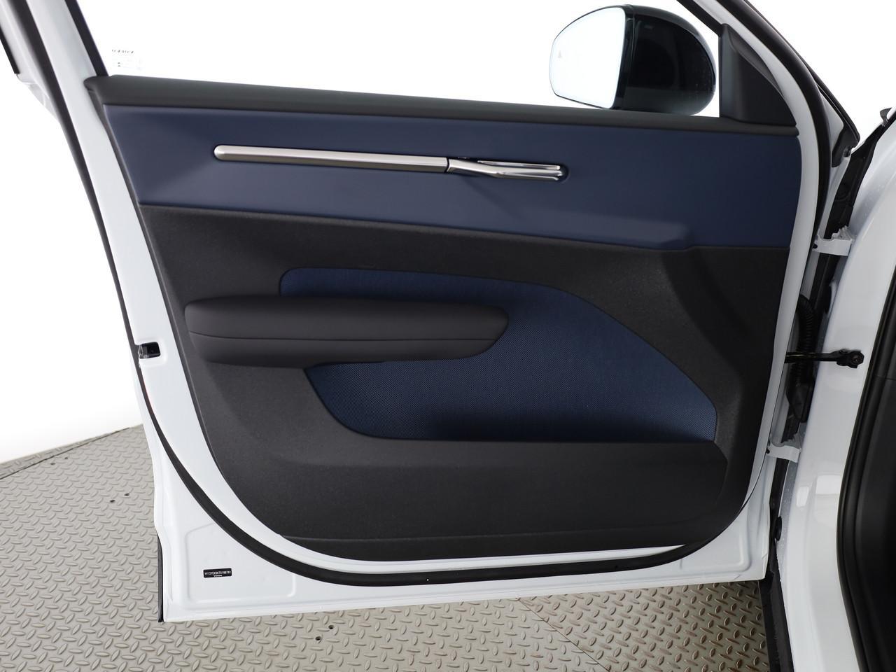 VOLVO EX30 CC P8 Ultra AWD-image-17