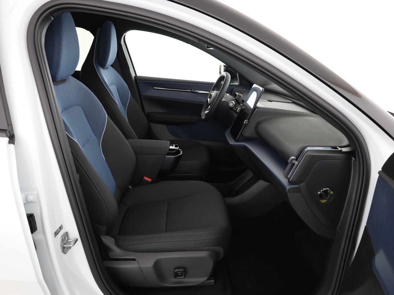 VOLVO EX30 CC P8 Ultra AWD-image-9