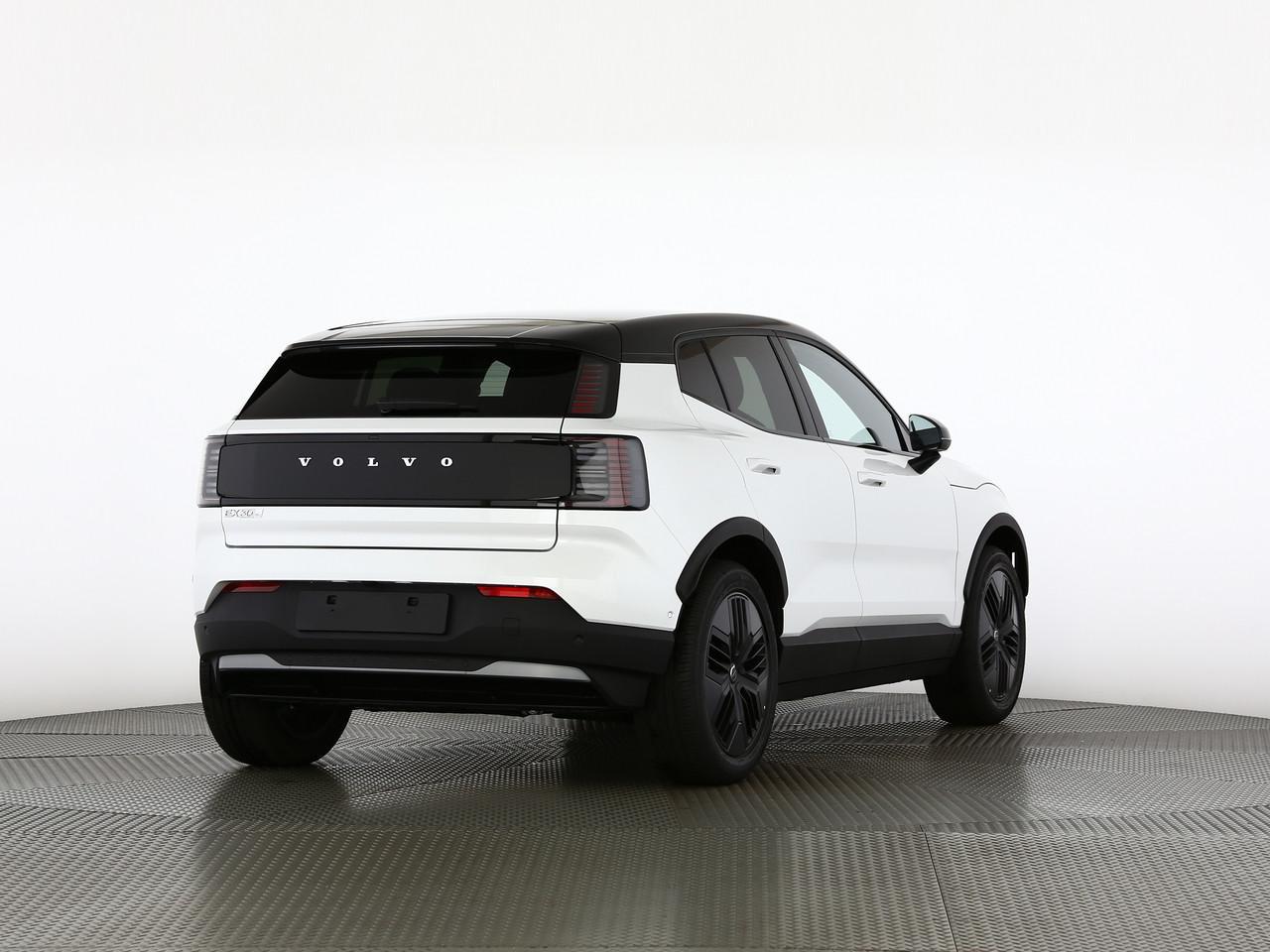 VOLVO EX30 CC P8 Ultra AWD-image-1