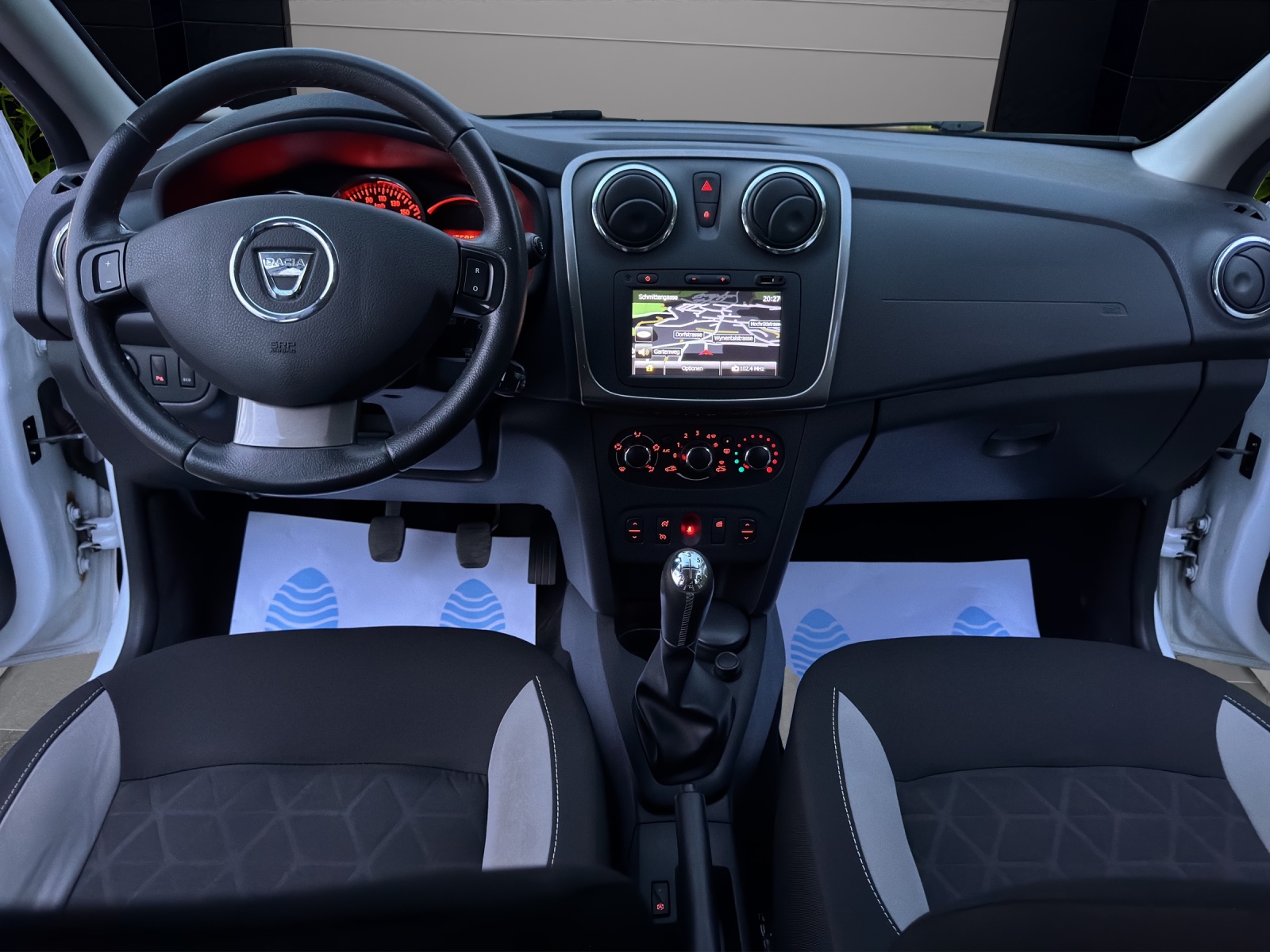 DACIA Sandero Tce 90 Stepway Lauréate * Frisch ab MFK & * Frisch ab Service .-image-9