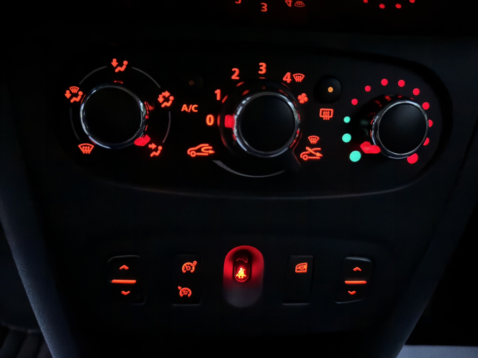 DACIA Sandero Tce 90 Stepway Lauréate * Frisch ab MFK & * Frisch ab Service .-image-18