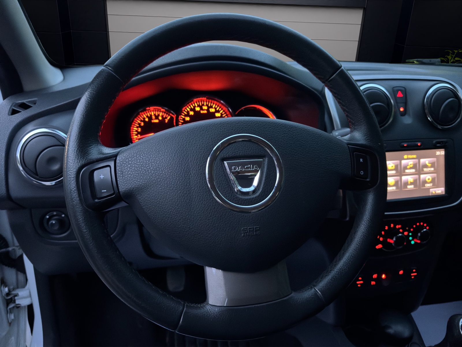 DACIA Sandero Tce 90 Stepway Lauréate * Frisch ab MFK & * Frisch ab Service .-image-15