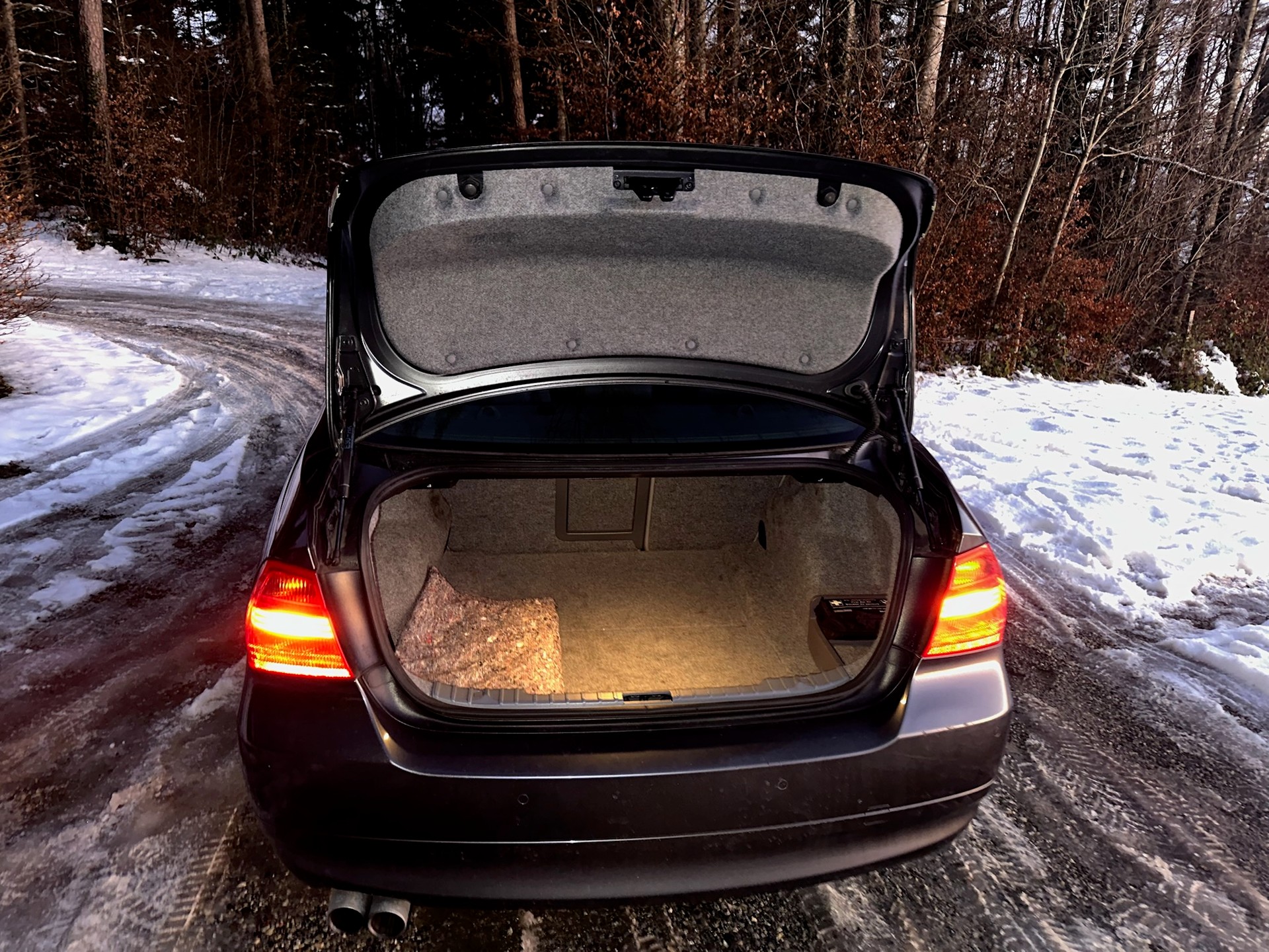 BMW 325xi-image-3