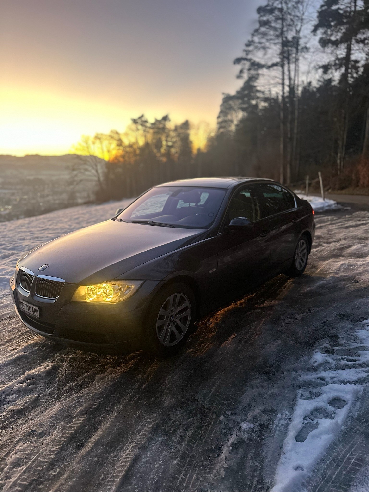 BMW 325xi-image-4