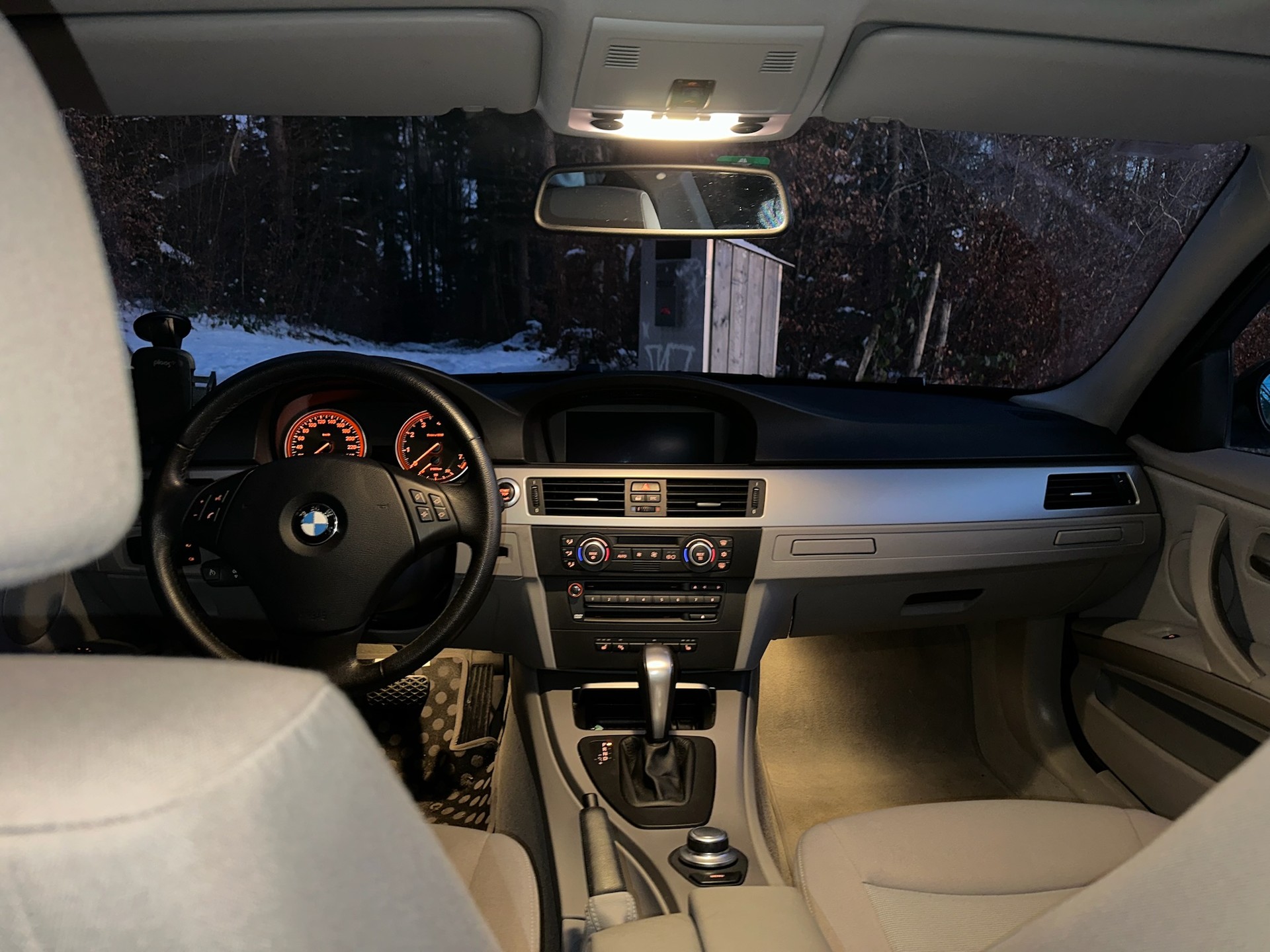BMW 325xi-image-1