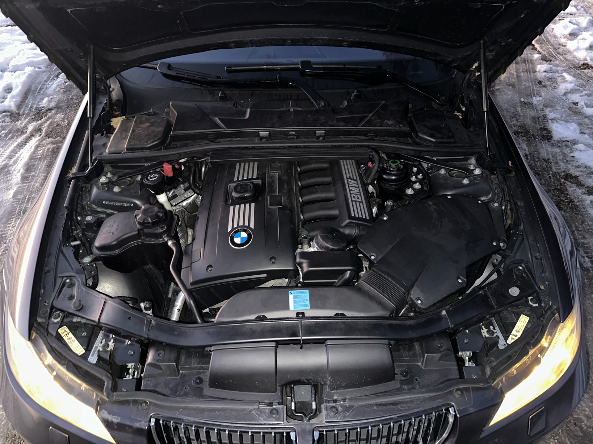 BMW 325xi-image-2