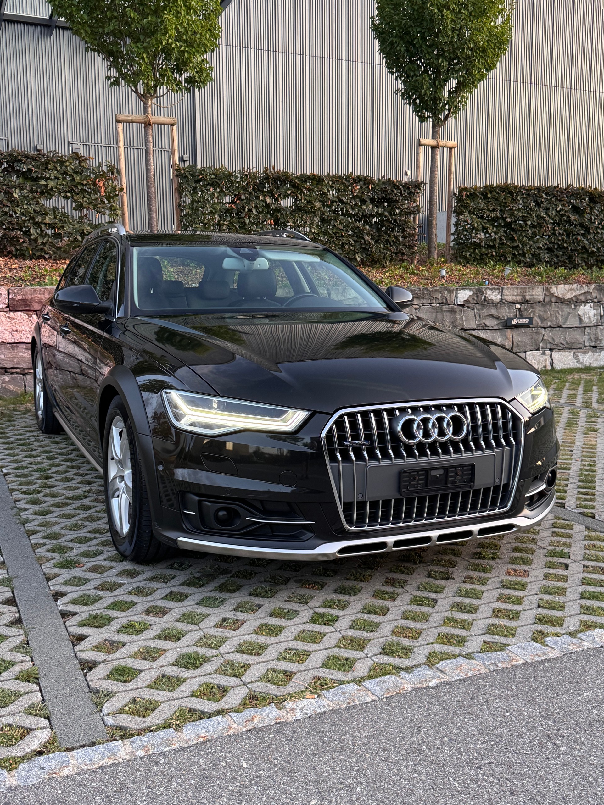 AUDI A6 allroad 3.0 TDI V6 quattro S-tronic-image-1