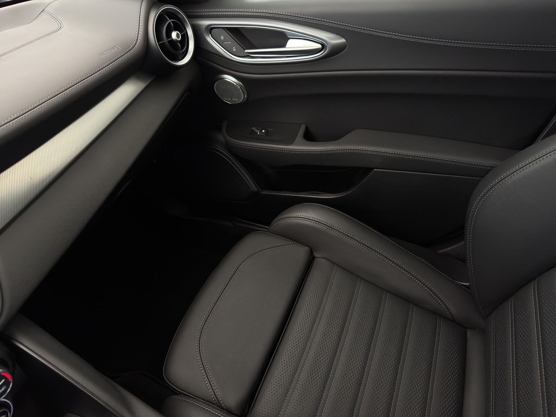 ALFA ROMEO Giulia 2.0 Veloce Q4 AT8 "Pack Premium-Harman Kardon"-image-23