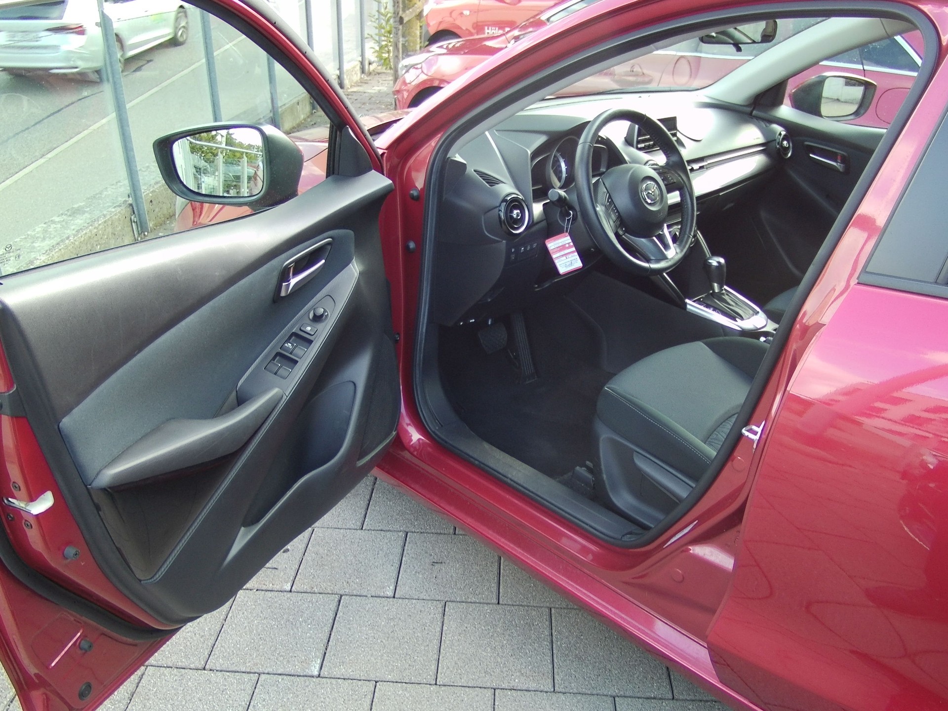 MAZDA 2 1.5i 16V Skyactiv-G Ambition Drive-image-6