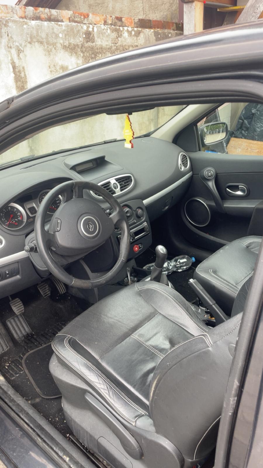 RENAULT Clio 1.6 16V Privilège-image-2