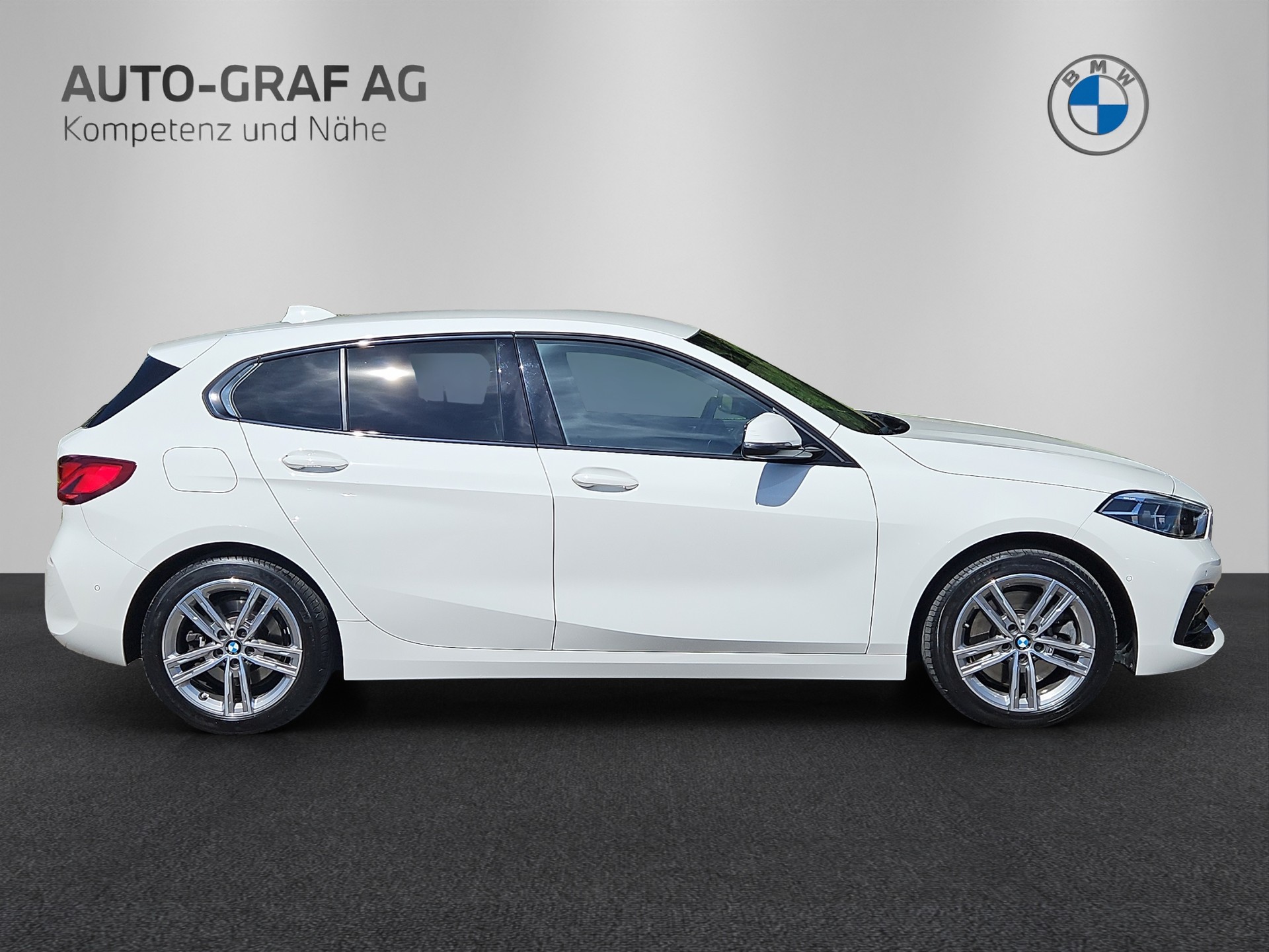 BMW 120d xDrive Steptronic Sport Line-image-5