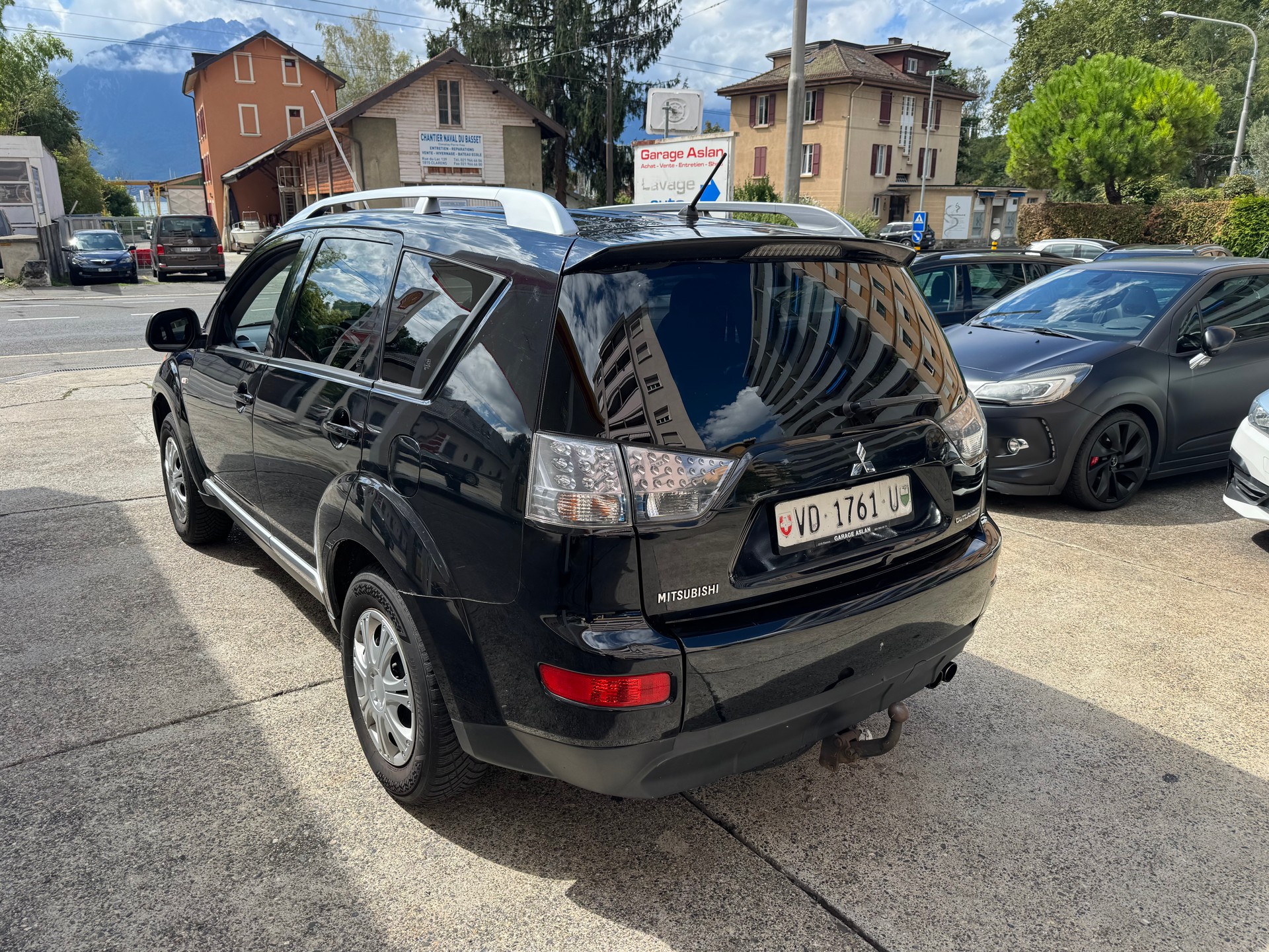 MITSUBISHI Outlander 2.0 DID Intense 4WD-image-1