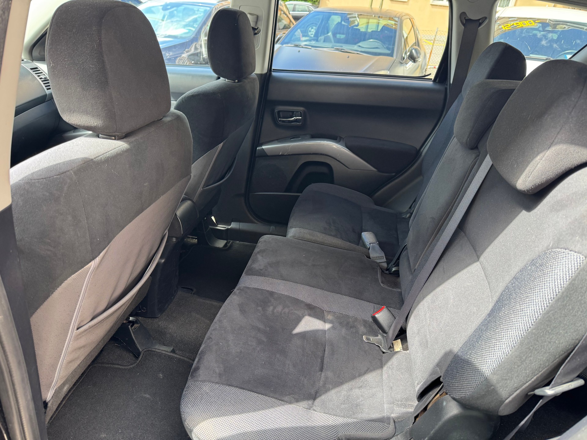 MITSUBISHI Outlander 2.0 DID Intense 4WD-image-5