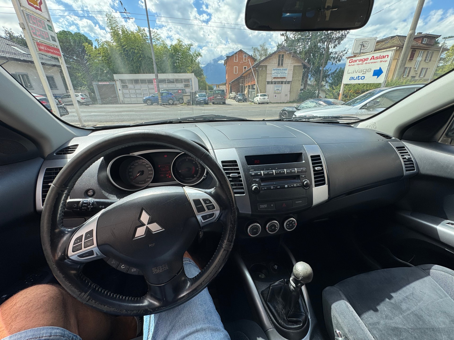 MITSUBISHI Outlander 2.0 DID Intense 4WD-image-8