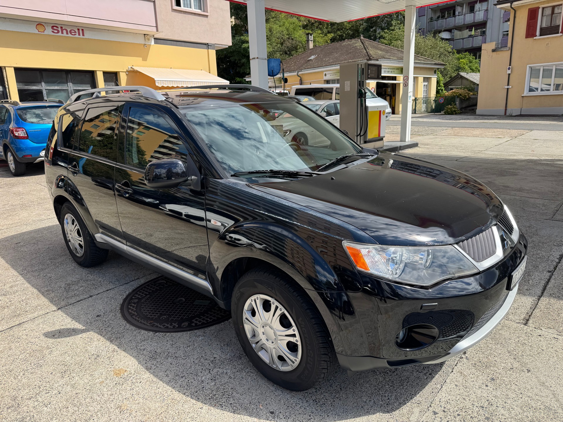 MITSUBISHI Outlander 2.0 DID Intense 4WD-image-2