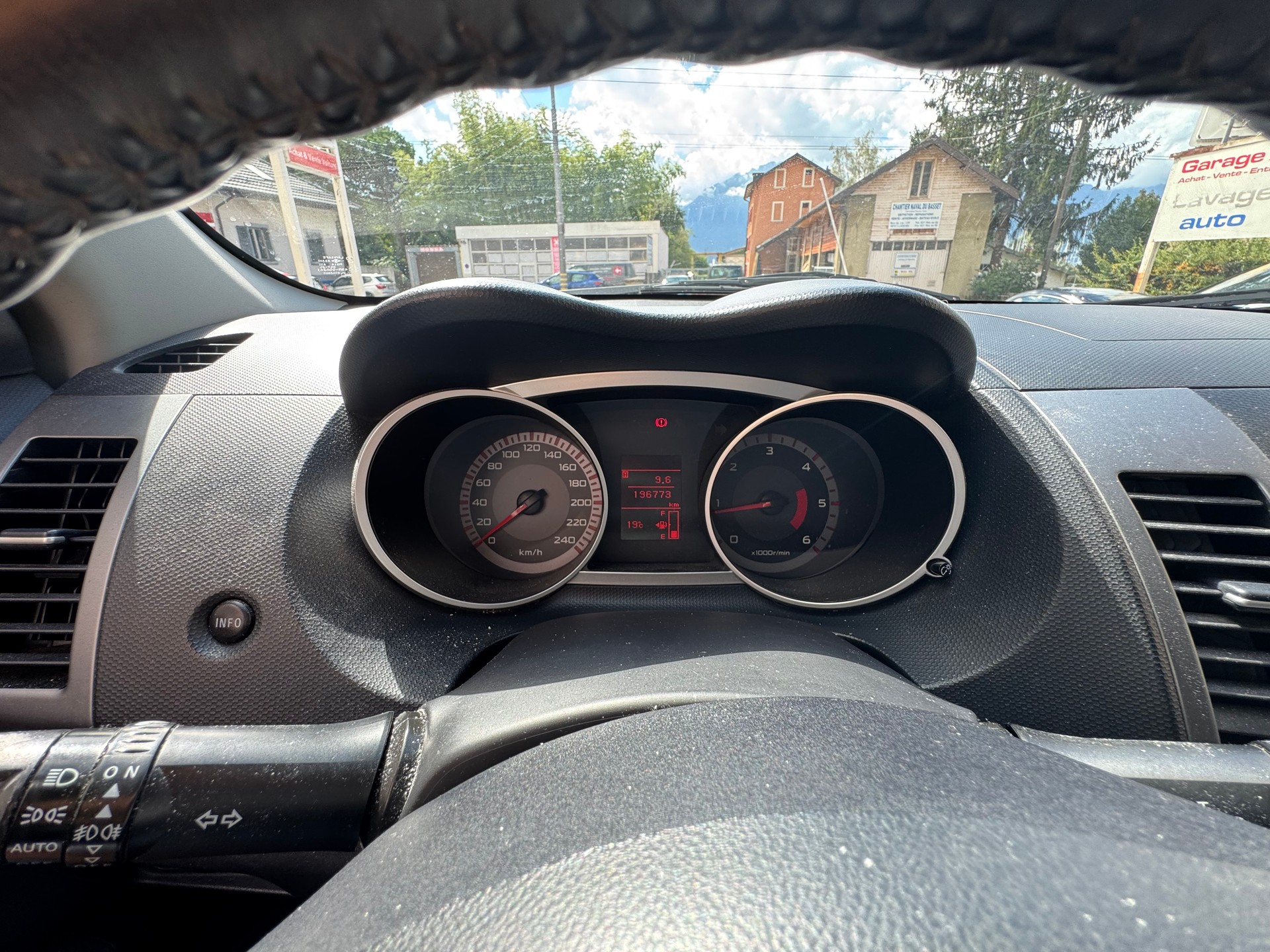 MITSUBISHI Outlander 2.0 DID Intense 4WD-image-7