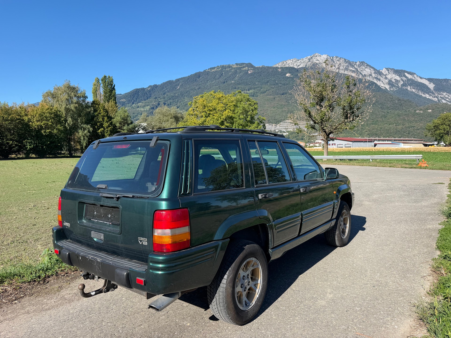 JEEP Grand Cherokee 5.9 Limited LX Automatic-image-5
