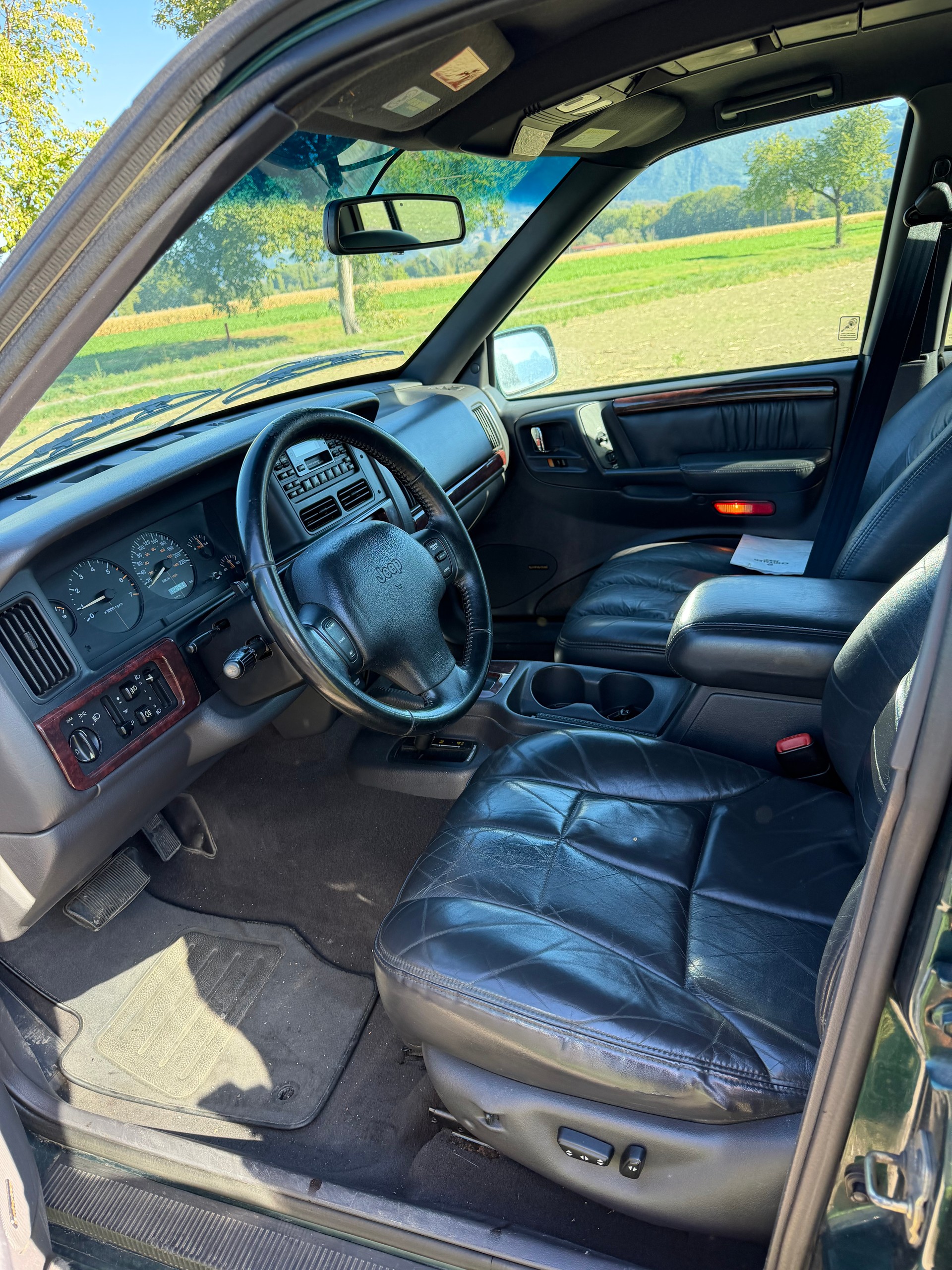 JEEP Grand Cherokee 5.9 Limited LX Automatic-image-8