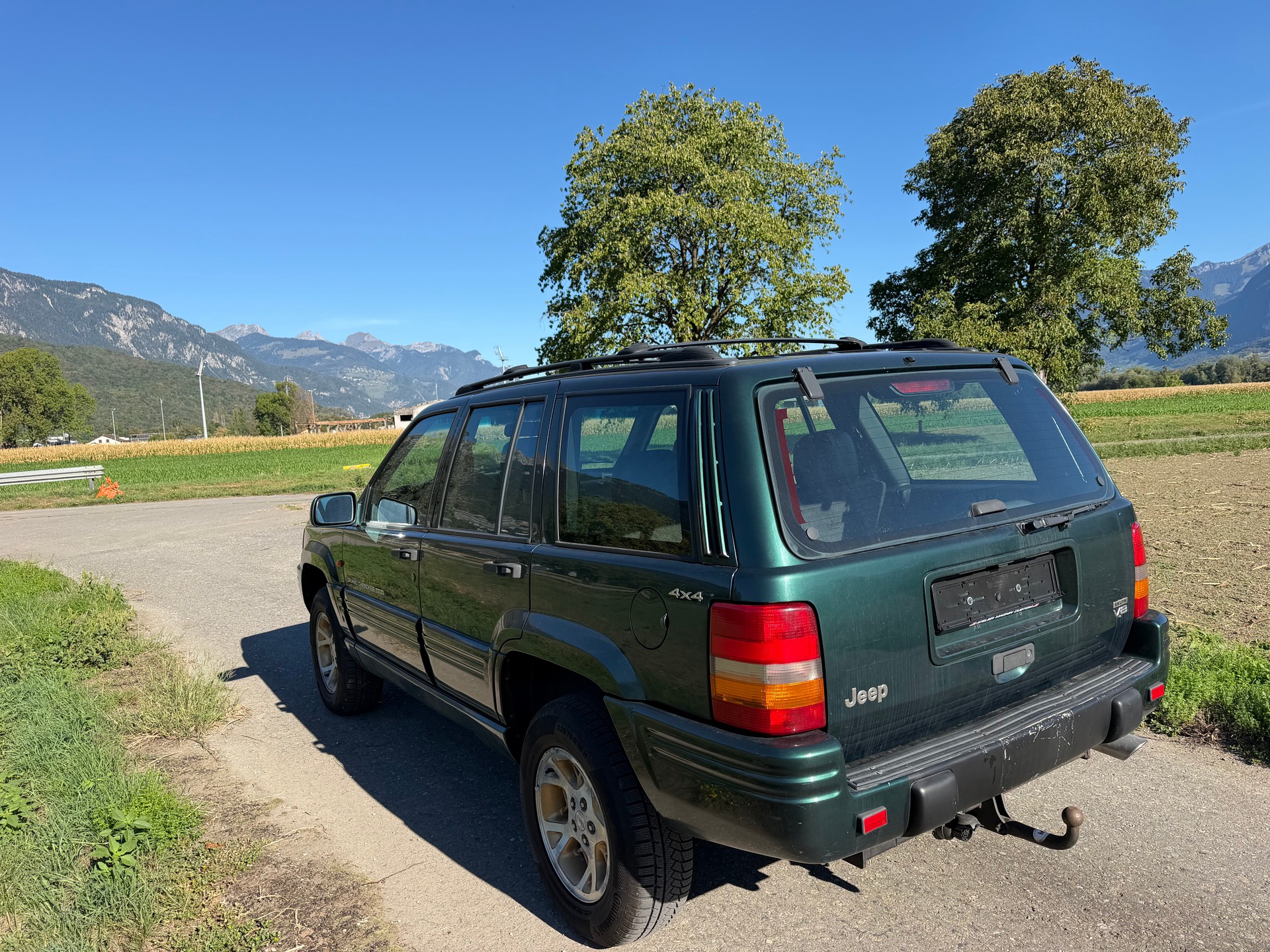 JEEP Grand Cherokee 5.9 Limited LX Automatic-image-3