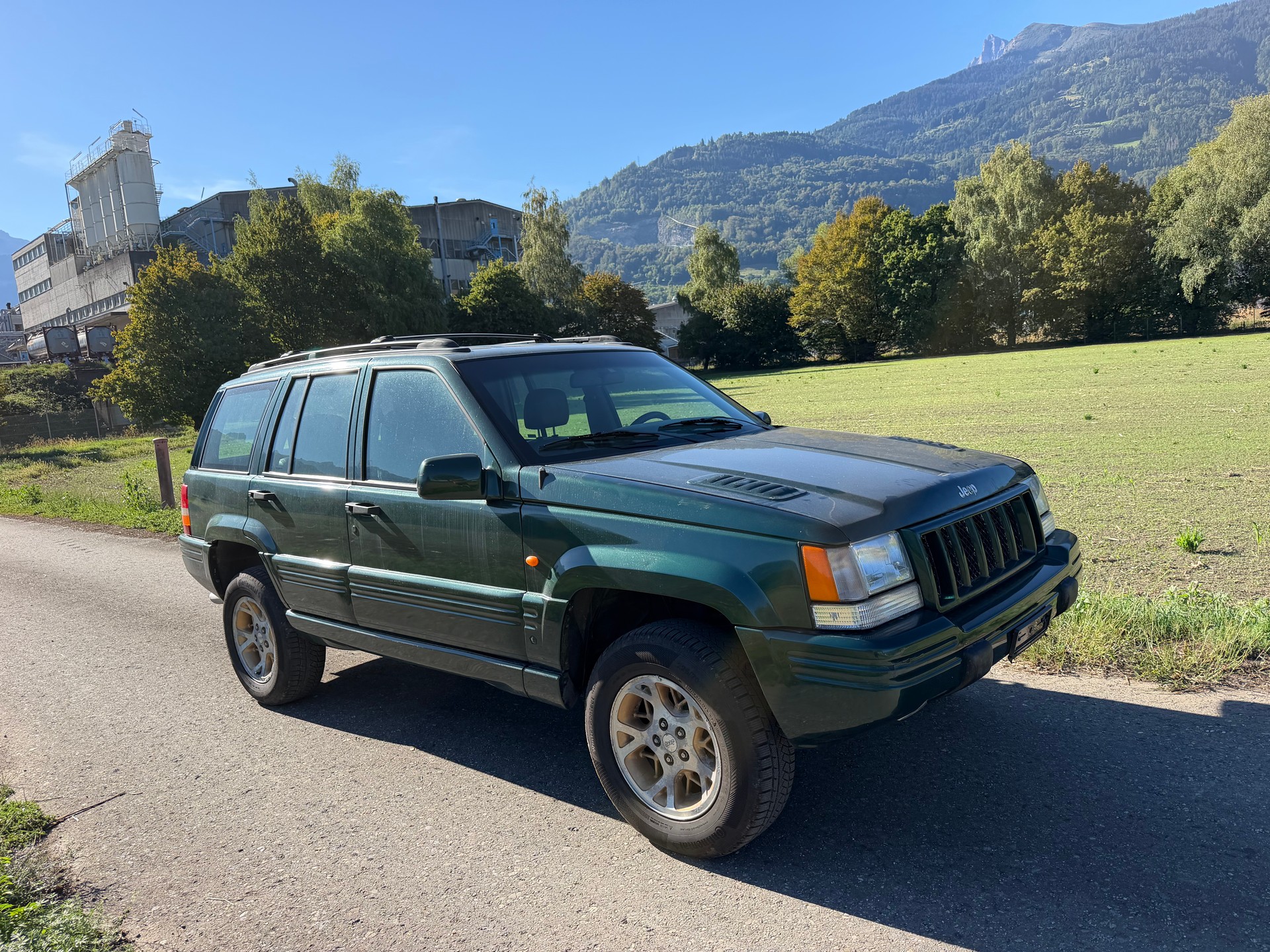 JEEP Grand Cherokee 5.9 Limited LX Automatic-image-0