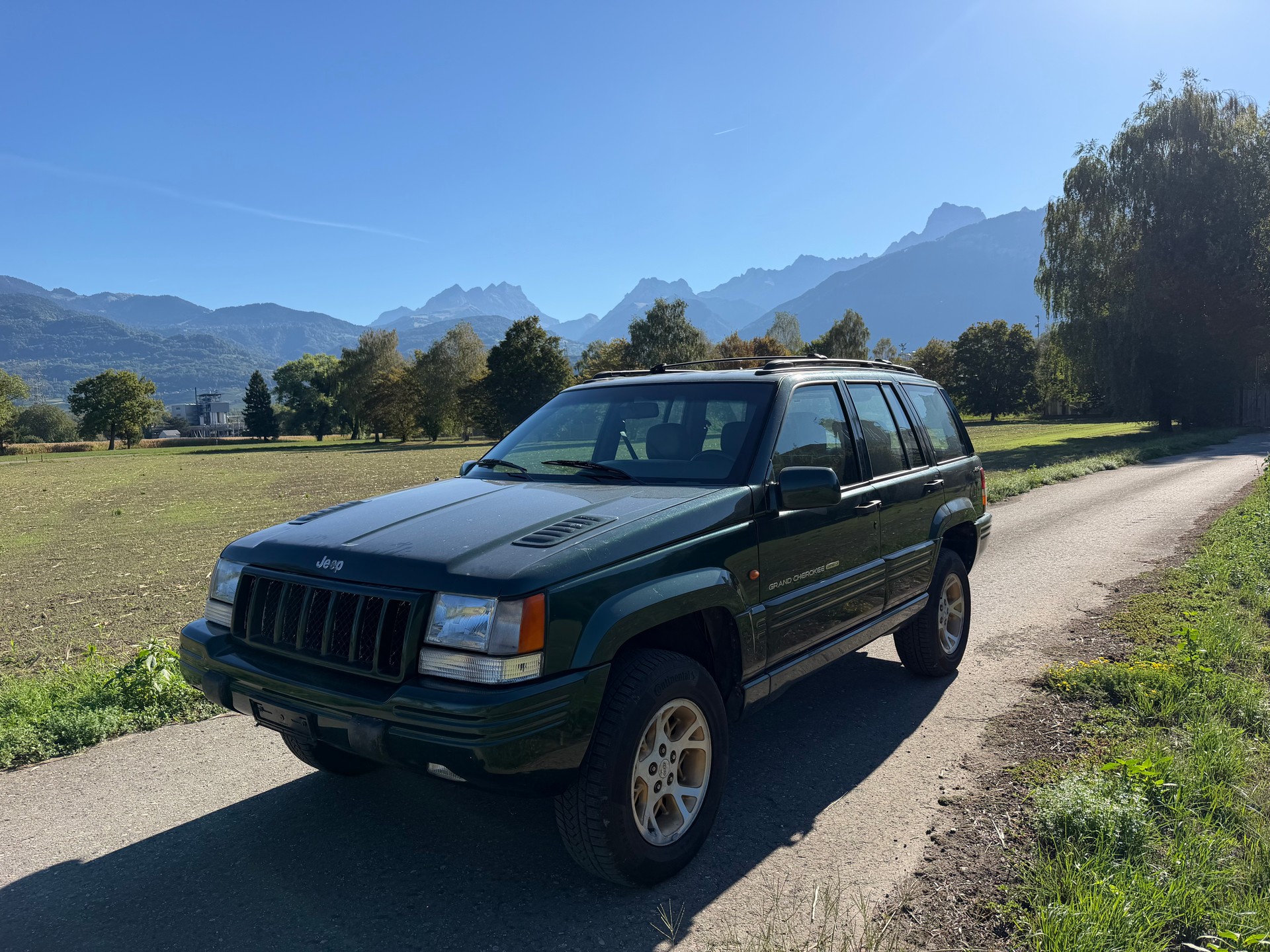 JEEP Grand Cherokee 5.9 Limited LX Automatic-image-2