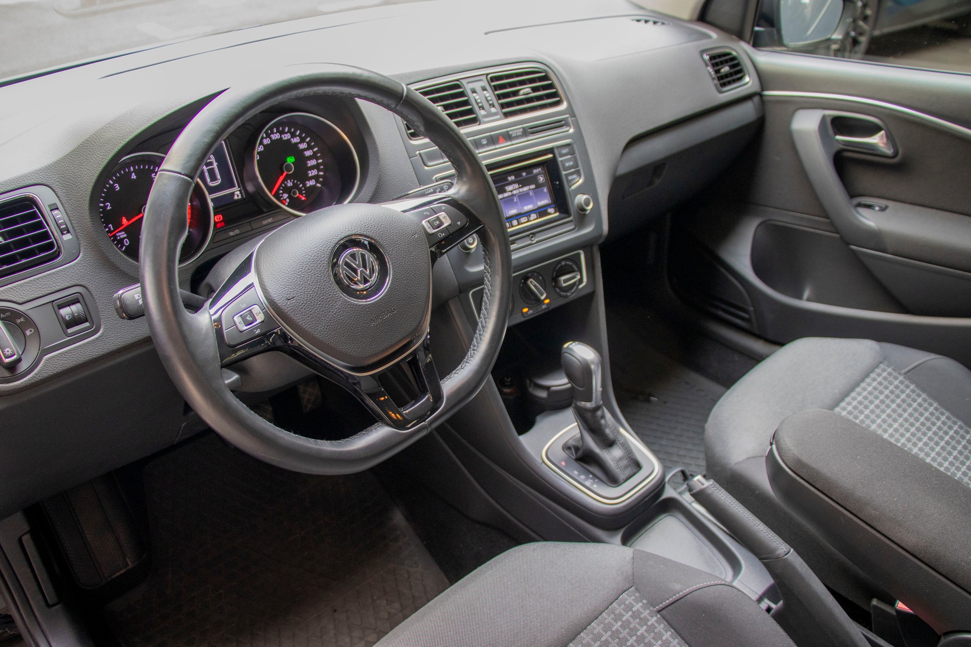 VW Polo 1.2 TSI BMT Comfortline DSG-image-5