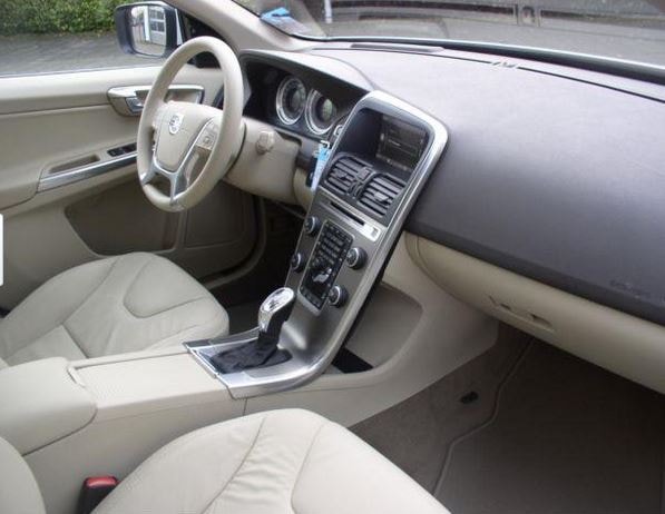 VOLVO 2.0 D4 DRIVe Summum S/S-image-2