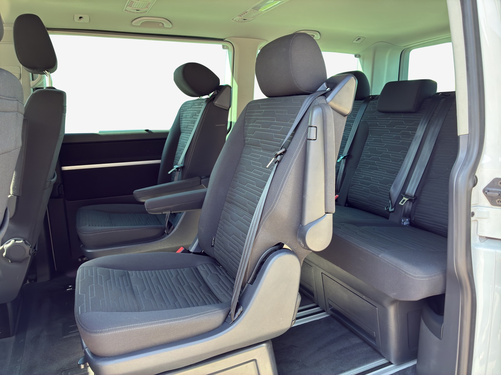VW T6.1 Multivan 2.0 Bi-TDI Comfortline Edit. 4Mot. DSG-image-11
