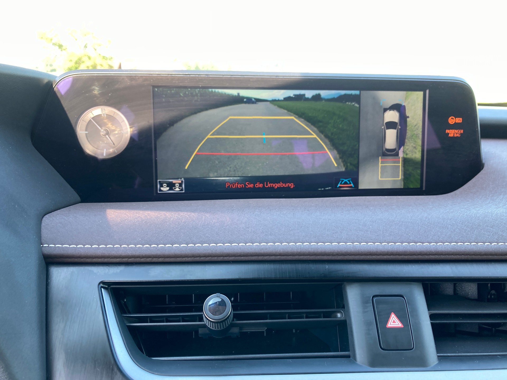 LEXUS UX 300e Excellence Automatic-image-12