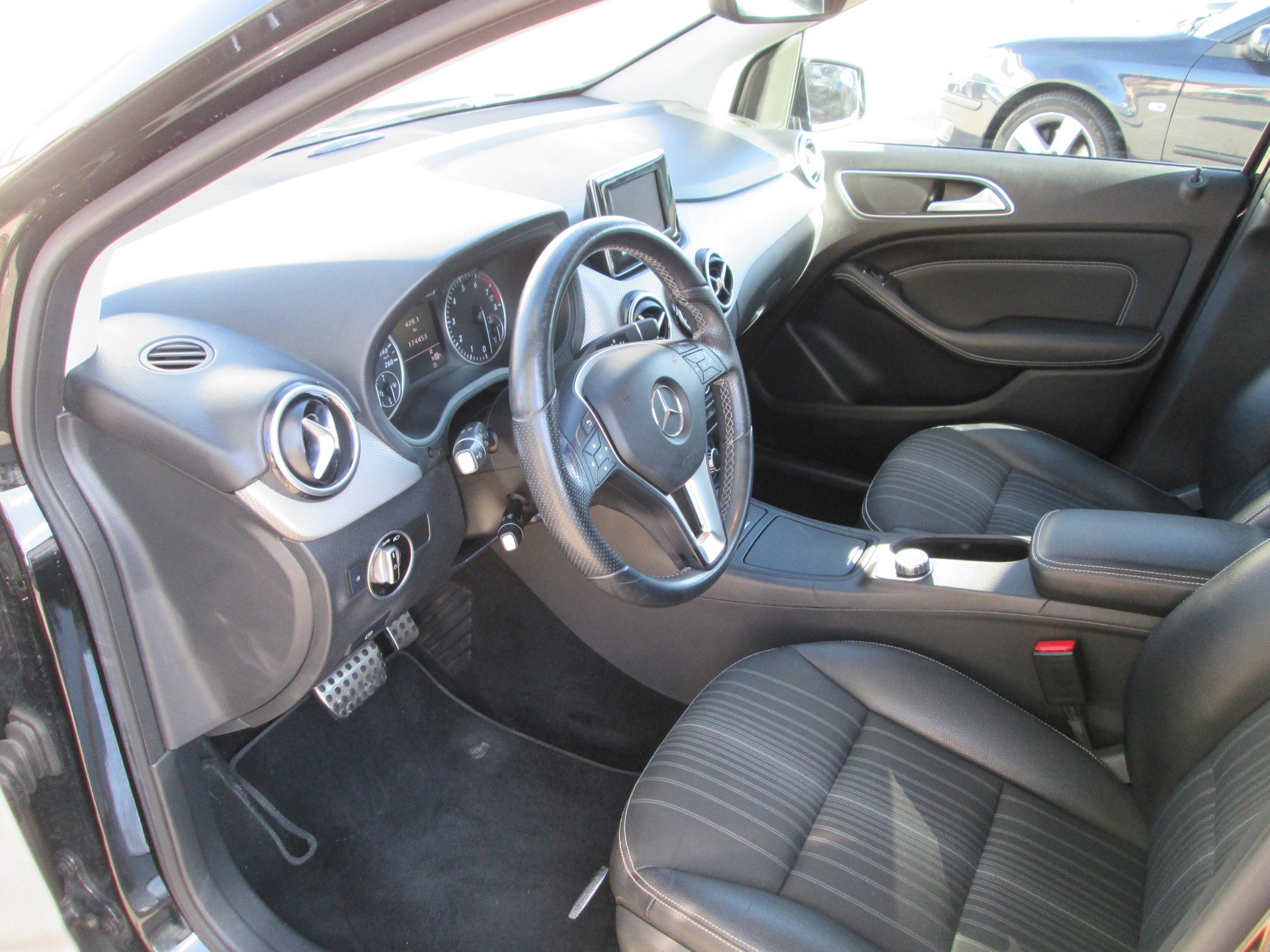 MERCEDES-BENZ B 180 BlueEFFICIENCY Sport-image-7