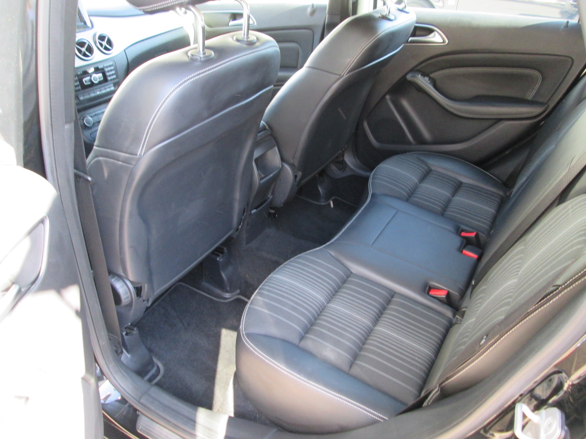 MERCEDES-BENZ B 180 BlueEFFICIENCY Sport-image-8