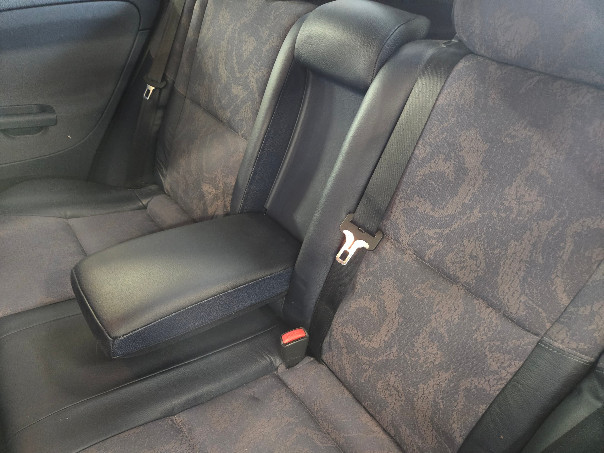 MITSUBISHI Carisma 1.8 GDI Elegance-image-12