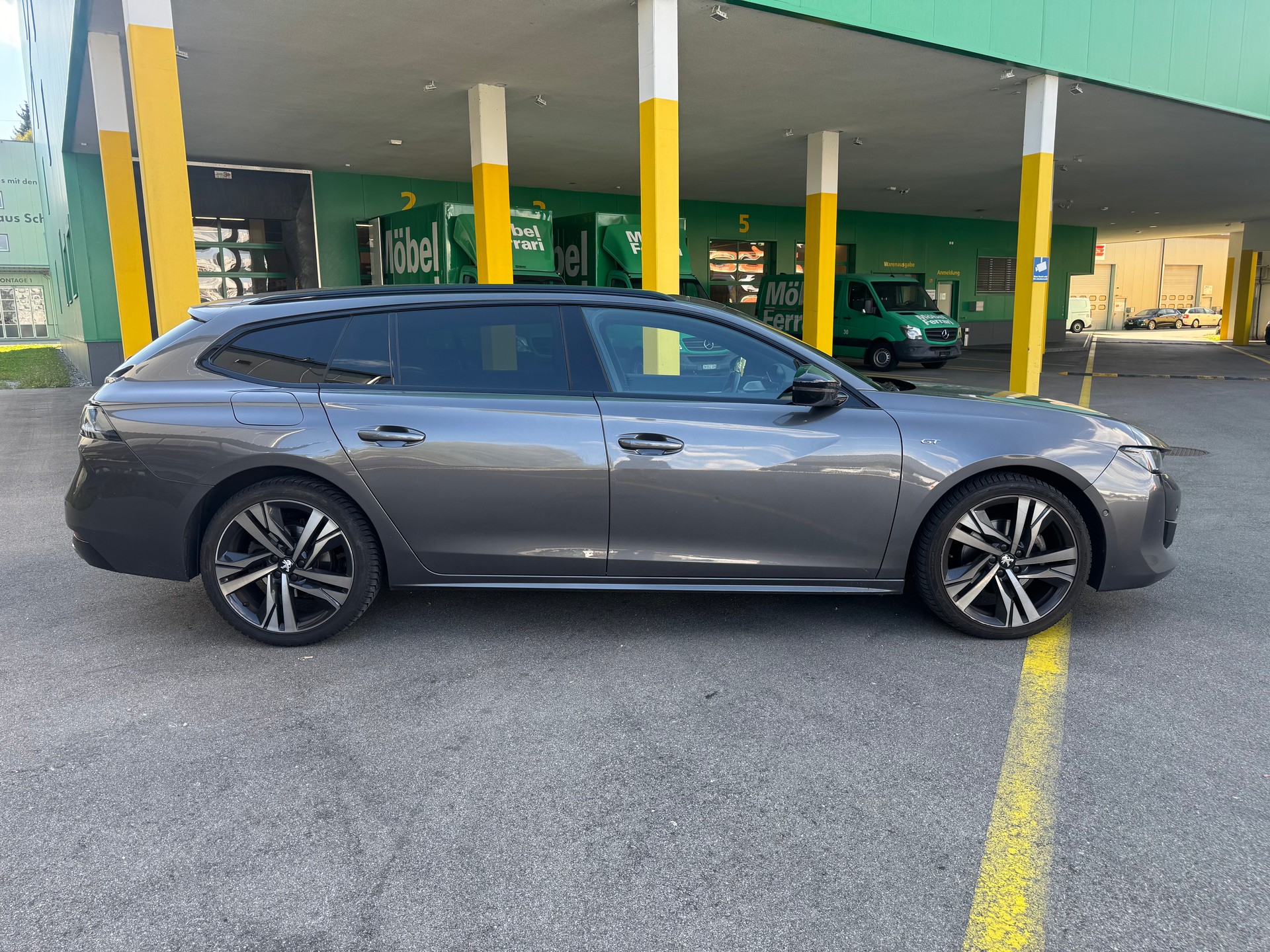 PEUGEOT 508 SW 1.5 Blue HDi GT Pack EAT8-image-2