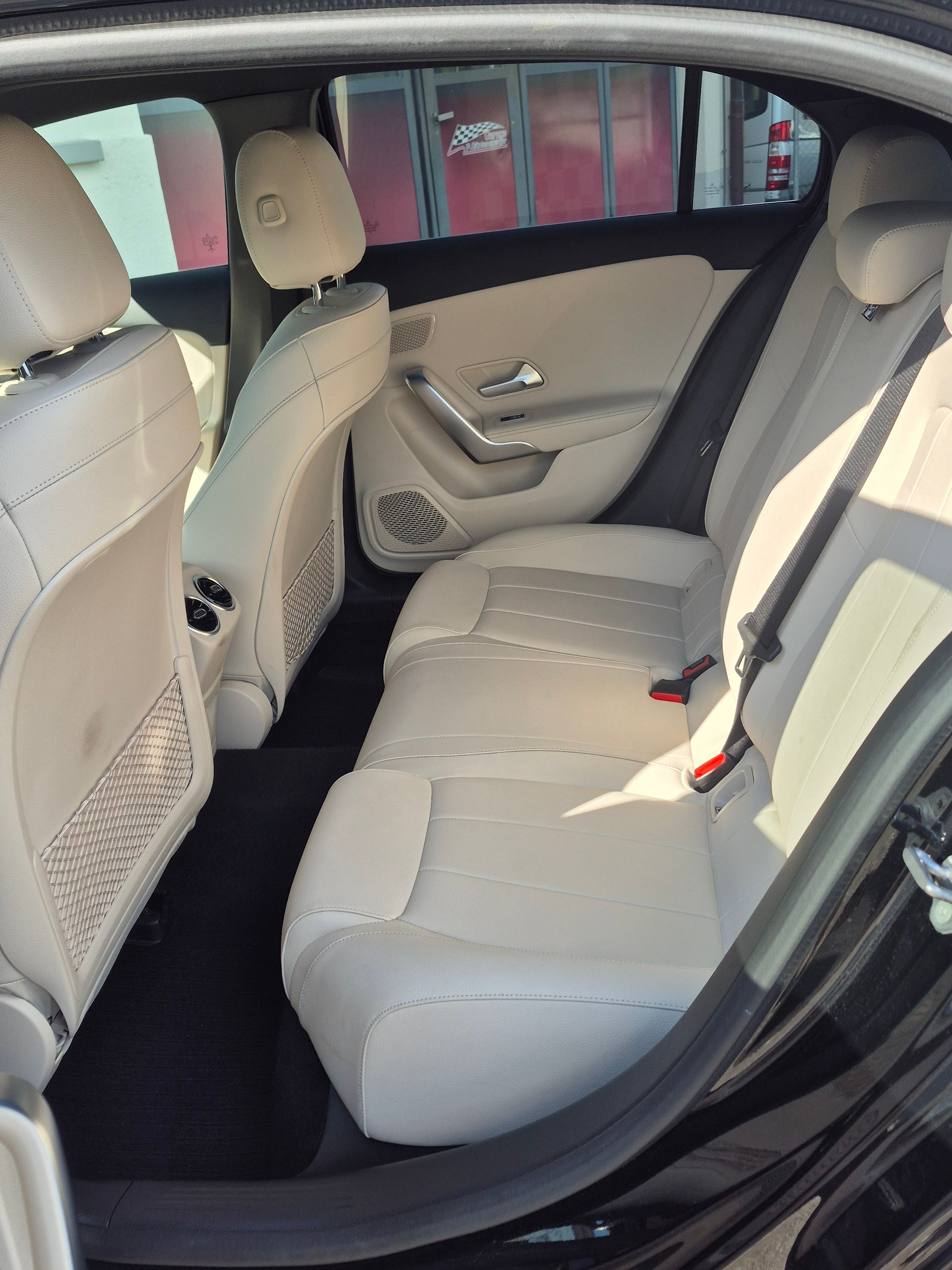 MERCEDES-BENZ A 200-image-12