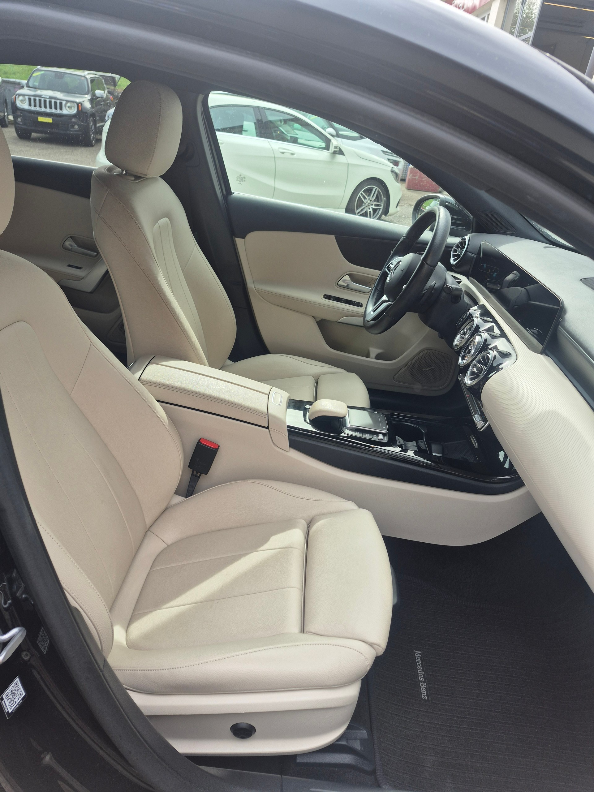 MERCEDES-BENZ A 200-image-13
