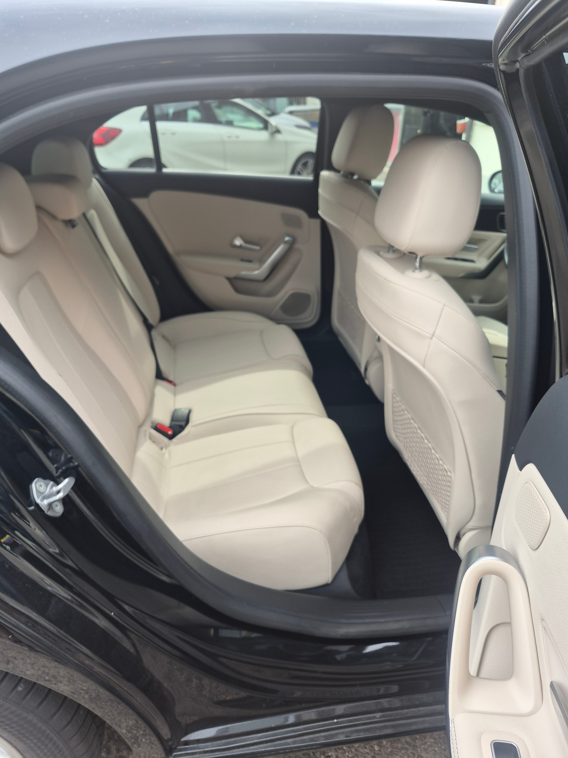 MERCEDES-BENZ A 200-image-14