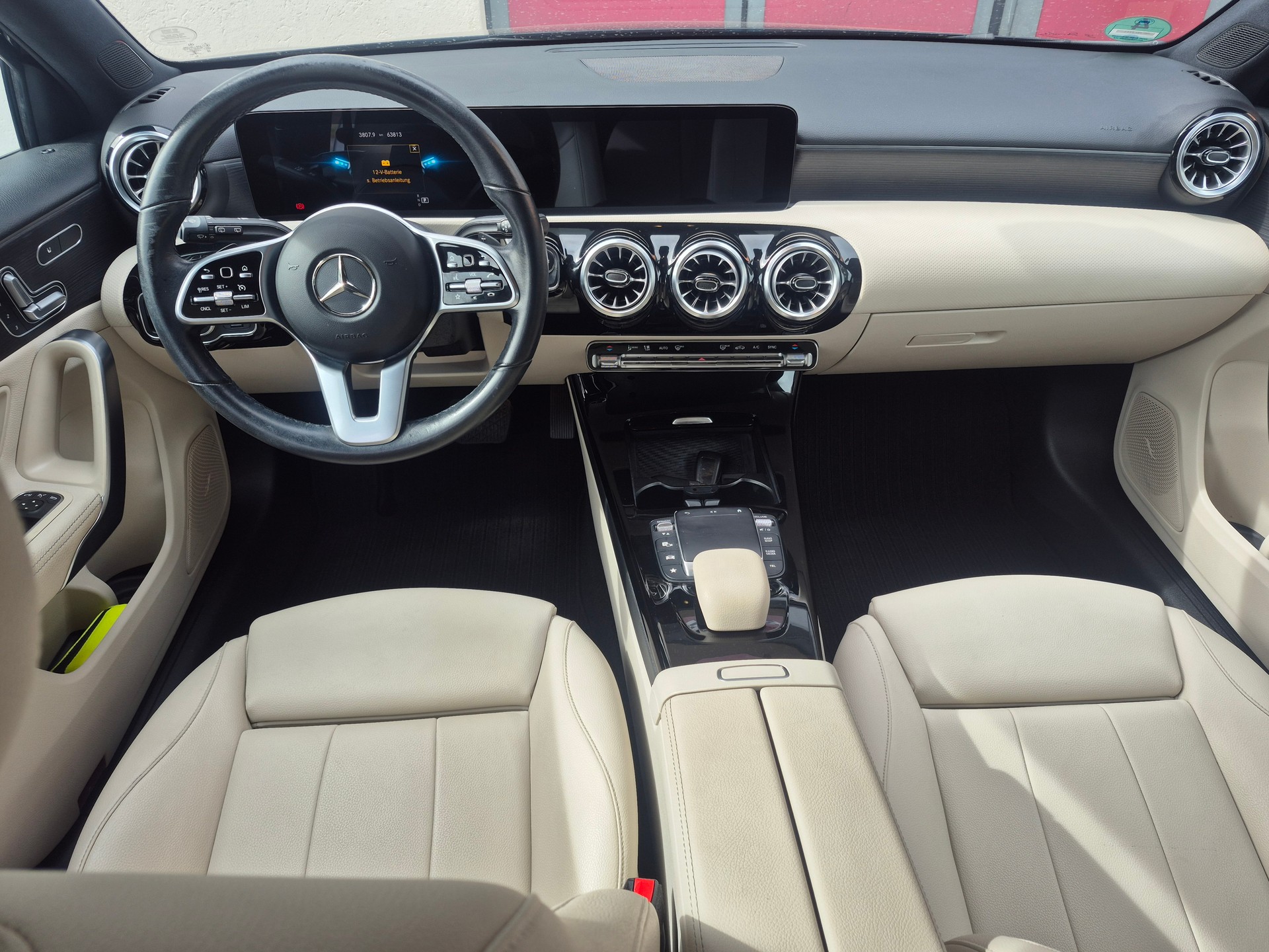 MERCEDES-BENZ A 200-image-9