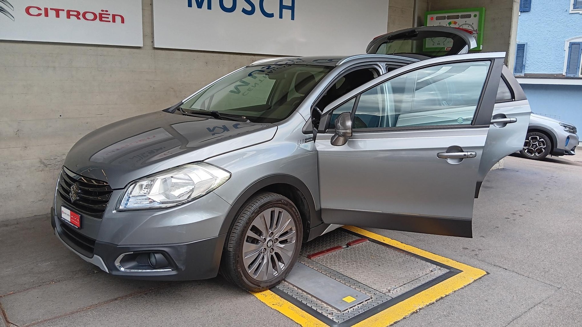 SUZUKI SX4 S-Cross 1.6 TD PizSulai Top 4WD TCSS-image-8